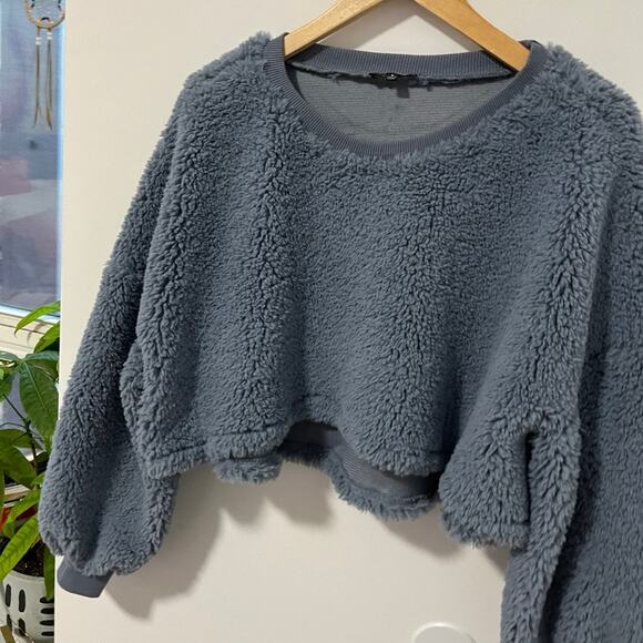 Fashion Nova Blue Fuzzy Sherpa Cropped Sweatshirt Size Small - Picture 4 of 5